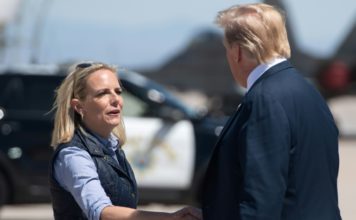 Trump anuncia que la secretaria de Seguridad Nacional de EEUU deja su puesto