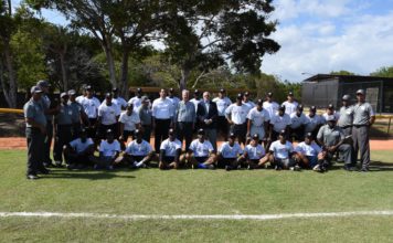 Jorge Pérez respalda Academia Dominicana de Árbitros de Béisbol con visita a estudiantes