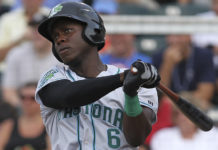 Arístides Aquino castigando el béisbol en Louisville