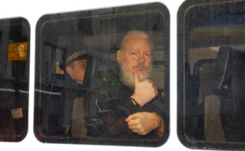 Reino Unido detiene a Assange tras recibir una orden de extradición de EE UU