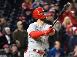 Harper lidera ataque de los Phillies en su regreso a Washington