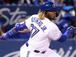 Guerrero Jr. debuta con doblete en la victoria de Toronto