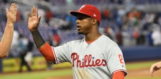 Segura guía a los Phillies en extrainnings