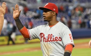 Segura guía a los Phillies en extrainnings