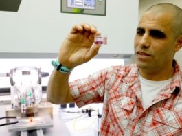 Científicos israelíes presentan un corazón realizado con impresora 3D a partir de tejidos humanos