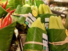 Supermercado eliminó fundas por hojas de plátano