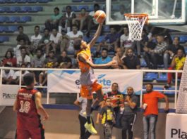 Hoyeros de Santa Ana vencen a los Tiburones de Ribera del Jaya en inicio del Basket Barrial SFM