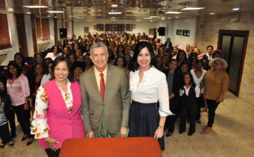 Dictan conferencia sobre mujer emprendedora