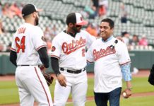 Alcalde de La Vega hace lanzamiento de honor en juego de Grandes Ligas