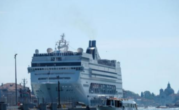 Crucero impacta contra barco turístico y deja cinco heridos en Venecia
