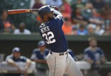 Reyes sacude 2 jonrones en el triunfo de San Diego