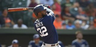 Reyes sacude 2 jonrones en el triunfo de San Diego