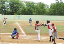 Tiburones derrotan a los Indios en la continuación de la Liga de Verano