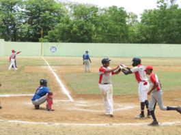 Tiburones derrotan a los Indios en la continuación de la Liga de Verano