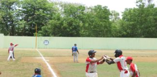 Tiburones derrotan a los Indios en la continuación de la Liga de Verano