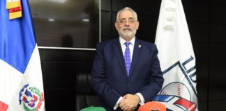 Vitelio Mejía seguirá al frente de la LIDOM