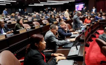 Diputados aprueban resolución que exige lectura obligatoria de la biblia en escuelas