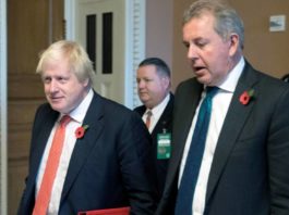 Dimite el embajador del Reino Unido en Washington tras la filtración de sus informes críticos con Trump