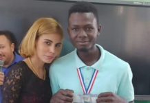 Diputado Demóstenes Martínez reconoce el mérito estudiantil en Sabana Iglesia