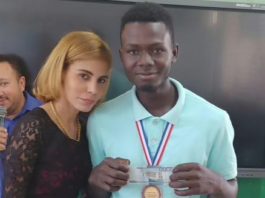 Diputado Demóstenes Martínez reconoce el mérito estudiantil en Sabana Iglesia