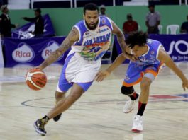 San Lázaro pone un pie en la serie final del TBS Distrito 2019