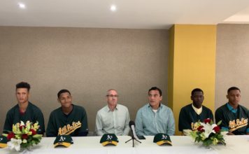 Atléticos firman al SS Robert Puasón y otros 10 jugadores internacionales