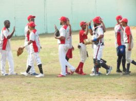 Tiburones vencen por paliza a los Tabaqueros