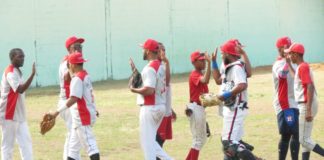 Tiburones vencen por paliza a los Tabaqueros