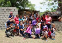 Fundación Tsunami Waves entrega útiles escolares en Puerto Plata