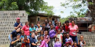 Fundación Tsunami Waves entrega útiles escolares en Puerto Plata