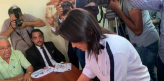 Faride inscribe su candidatura a la senaduría del Distrito Nacional por el PRM