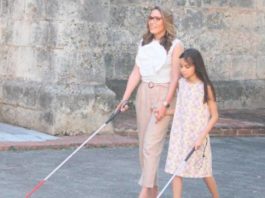 El bastón blanco, un compañero de viaje para los niños con ceguera