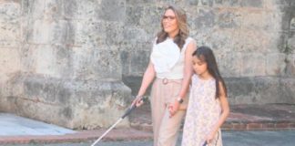 El bastón blanco, un compañero de viaje para los niños con ceguera