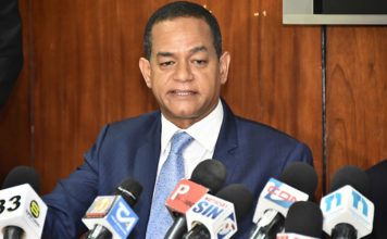 Julio César Valentín desautoriza a Alejandro Montás hablar por los legisladores