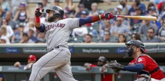 Santana encabeza victoria de los Indios