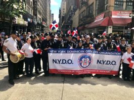 Dominicanos comparten sus raíces en Parada de NY