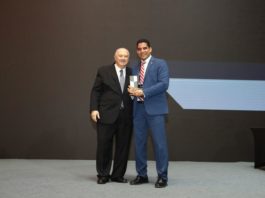FIBA reconoce a Rafael Uribe ganador del Premio de los Presidentes
