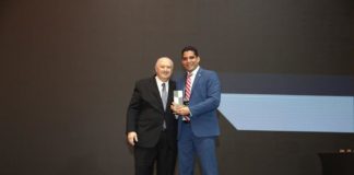 FIBA reconoce a Rafael Uribe ganador del Premio de los Presidentes