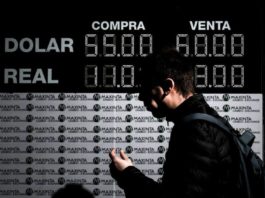 Se desploma en Argentina el peso y la Bolsa