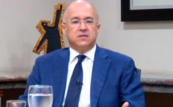 Domínguez Brito favorece reforma para habilitar a Danilo y que se haga ya