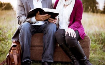 Una mujer busca el divorcio porque su marido «le quiere demasiado»