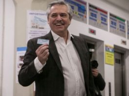 Alberto Fernández, candidato del kirchnerismo, propina una contundente derrota a Mauricio Macri en las elecciones primarias en Argentina