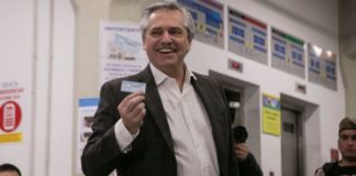 Alberto Fernández, candidato del kirchnerismo, propina una contundente derrota a Mauricio Macri en las elecciones primarias en Argentina