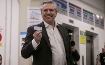 Alberto Fernández, candidato del kirchnerismo, propina una contundente derrota a Mauricio Macri en las elecciones primarias en Argentina
