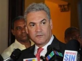 Gonzalo Castillo sigue en nómina de Obras Públicas pese a renuncia de su cargo