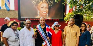 Raúl Acosta (Oro Sólido) recibe la “Estrella del Triunfo” en el Paseo de La Fama del Parque Celia Cruz