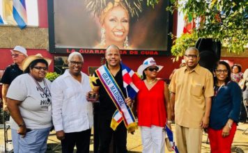 Raúl Acosta (Oro Sólido) recibe la “Estrella del Triunfo” en el Paseo de La Fama del Parque Celia Cruz