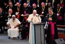 El papa asegura que el clero se está “momificando”