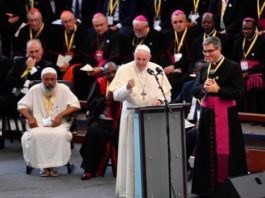 El papa asegura que el clero se está “momificando”