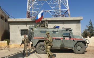 Los kurdo-sirios abandonan posiciones en el noreste, rusos patrullan